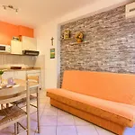 شقة Elegant Krk Hideaway With Terrace - One Bedroom With Terrace كرك