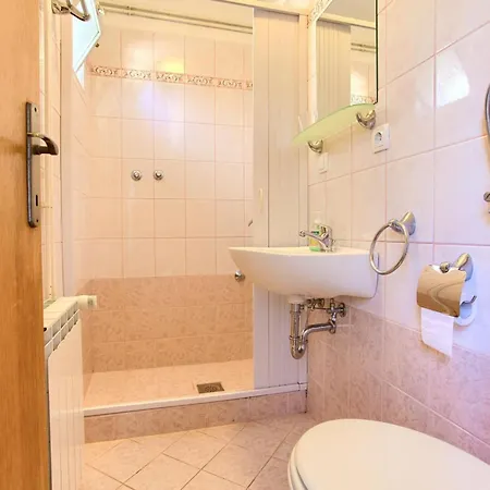 Elegant Krk Hideaway With Terrace - One Bedroom With Terrace Apartament *