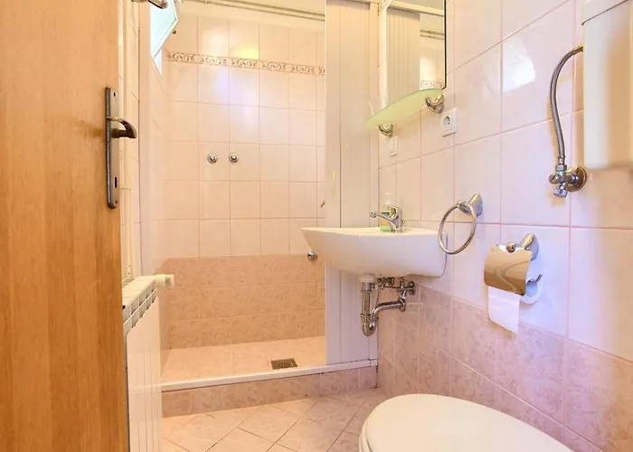 Elegant Krk Hideaway With Terrace - One Bedroom With Terrace Appartamento *