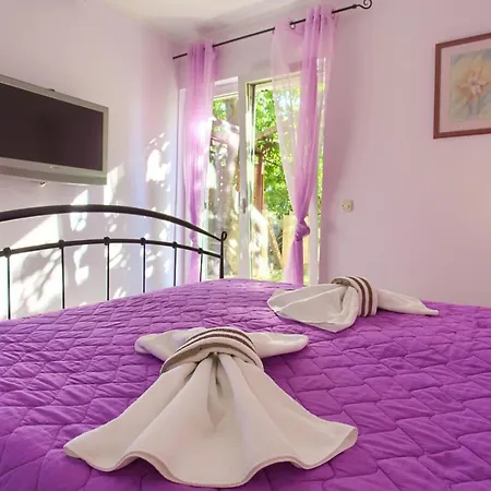 Daire Elegant Krk Hideaway With Terrace - One Bedroom With Terrace Krk Town